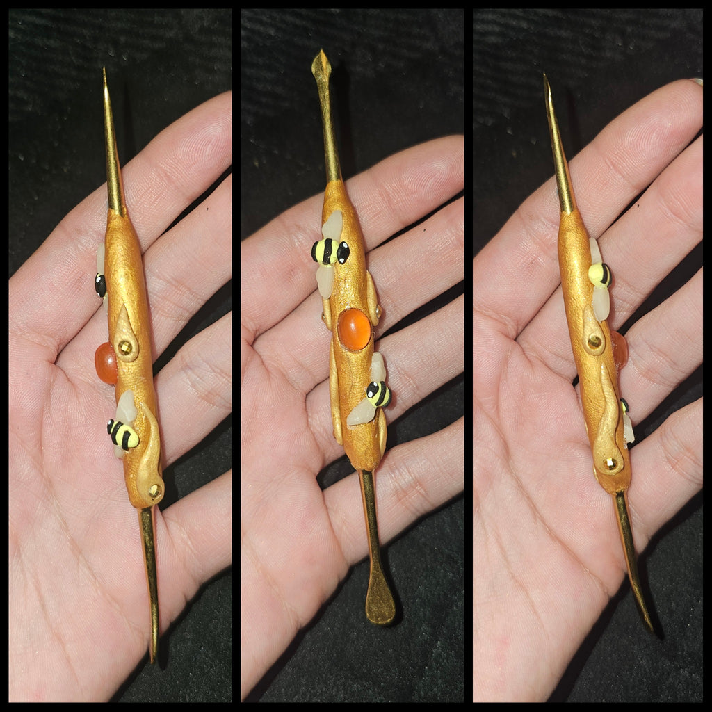 Honey bee Carnelian dab tool