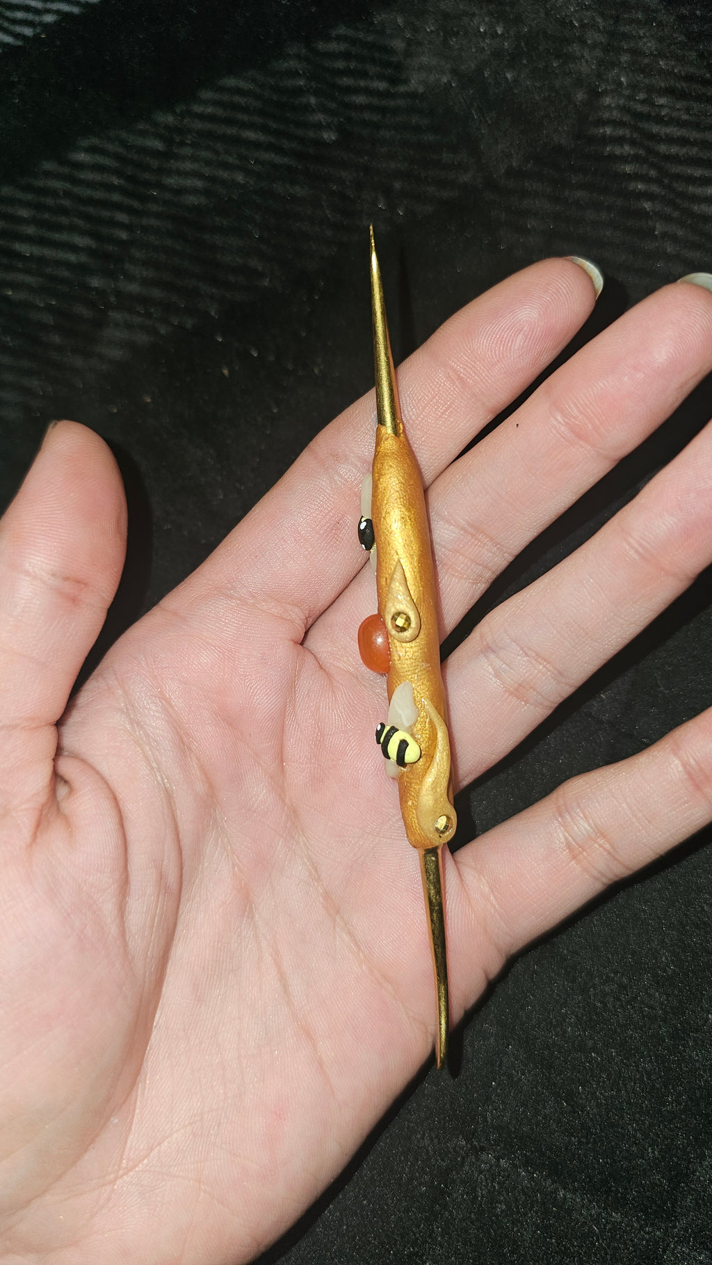 Honey bee Carnelian dab tool