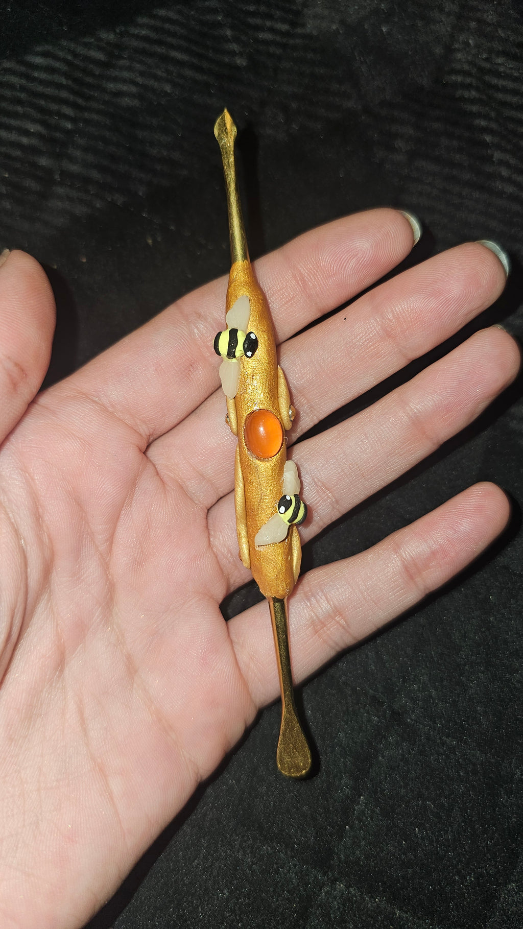 Honey bee Carnelian dab tool