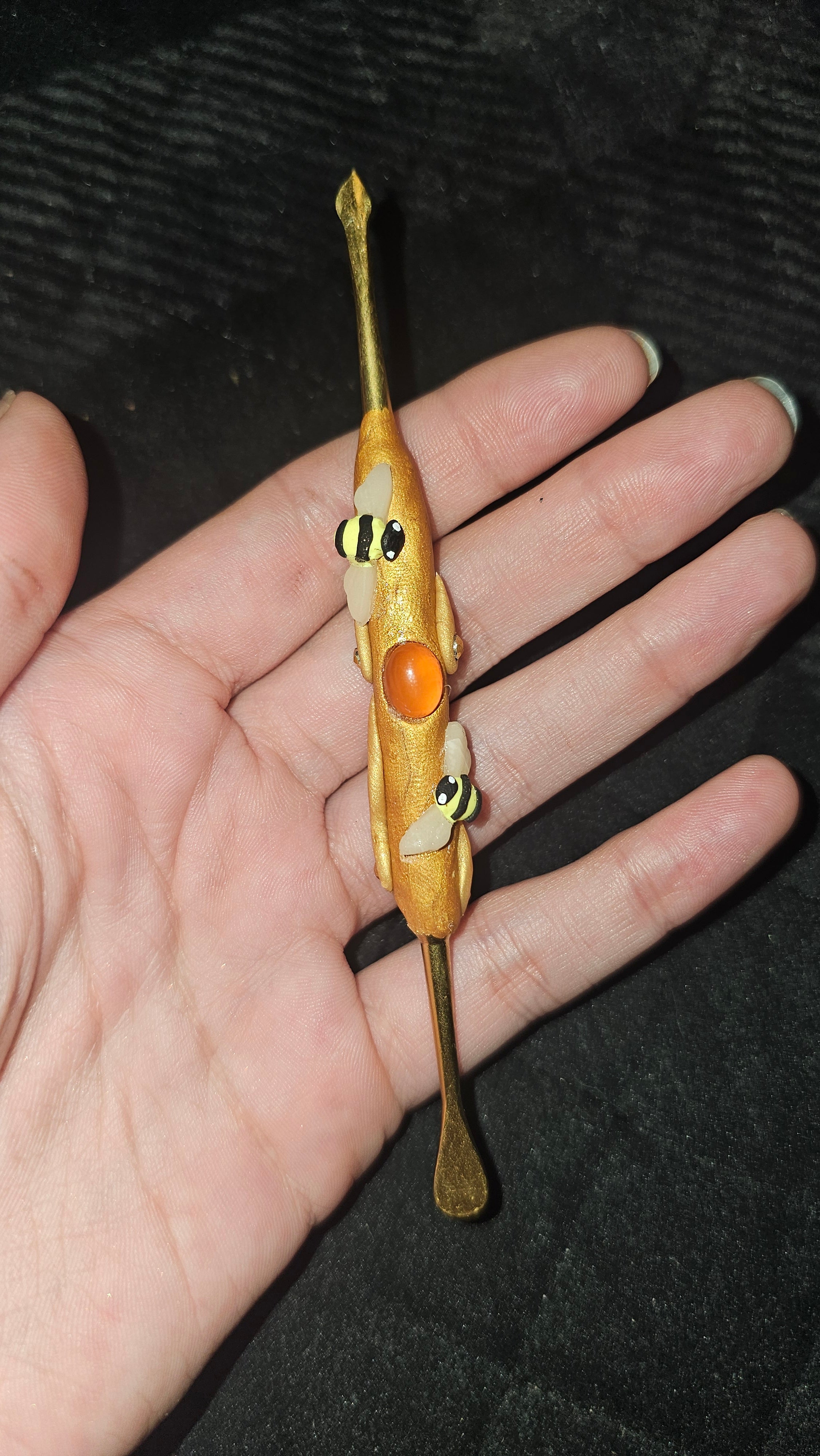 Honey bee Carnelian dab tool