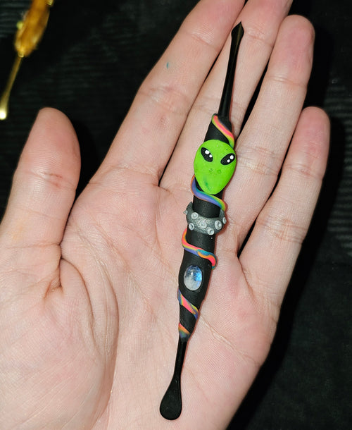 Alien moonstone dab tool